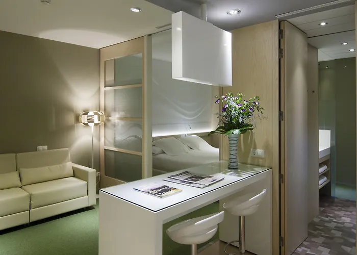 Ako Hotel